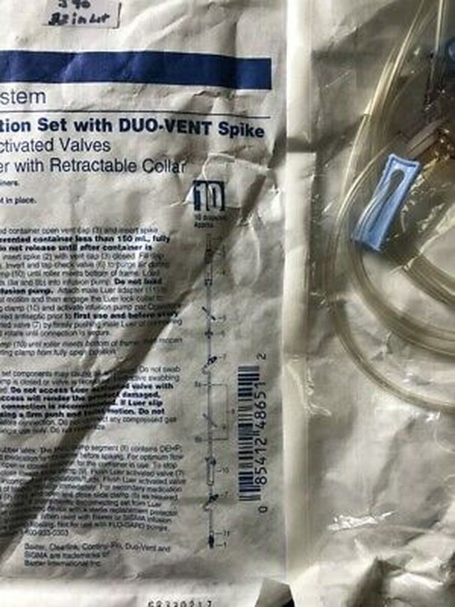 Baxter CONTINU-FLO Solution Set with DUO-VENT Spike - IV Set with Duo-Vent Spike, 2 Luer Activated Valves, Male Luer Lock and Retractable Collar, 111" - UC8519