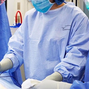 Cardinal Health Nonreinforced Surgical Gowns - AAMI Level 4 Nonreinforced Surgical Gown, S / M - 89005