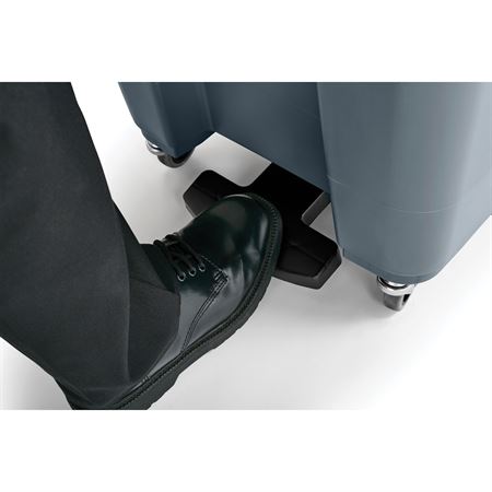 Brute Step-on Waste Rollout with Casters 32gal