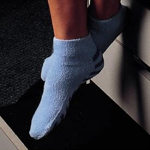 Halyard Health Terry Cloth Patient Slippers - Terry Cloth Patient Slippers with Traction Soles, Blue, One Size Fits Most - 90947